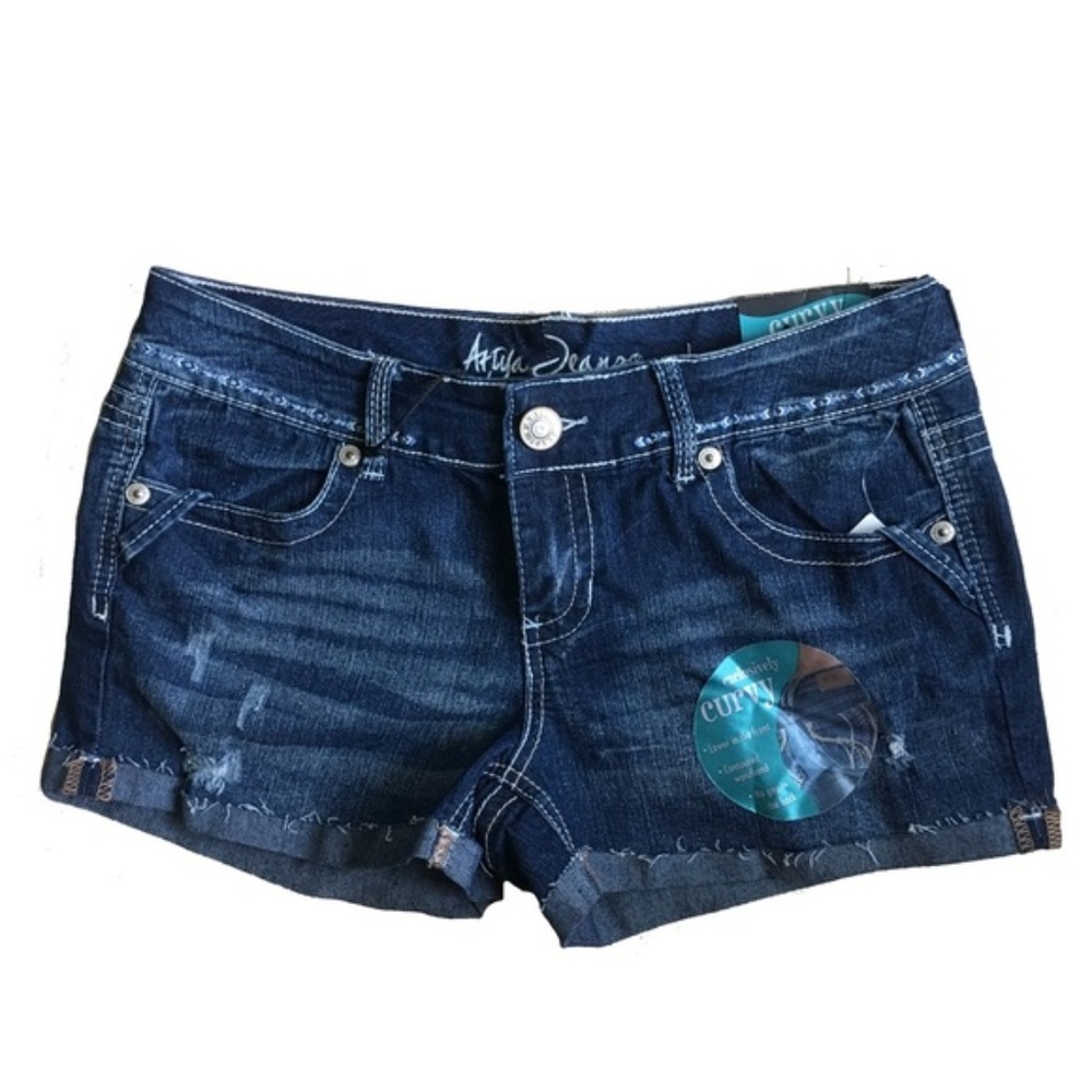 NWT Ariya curvy size 9/10 cut off shorts